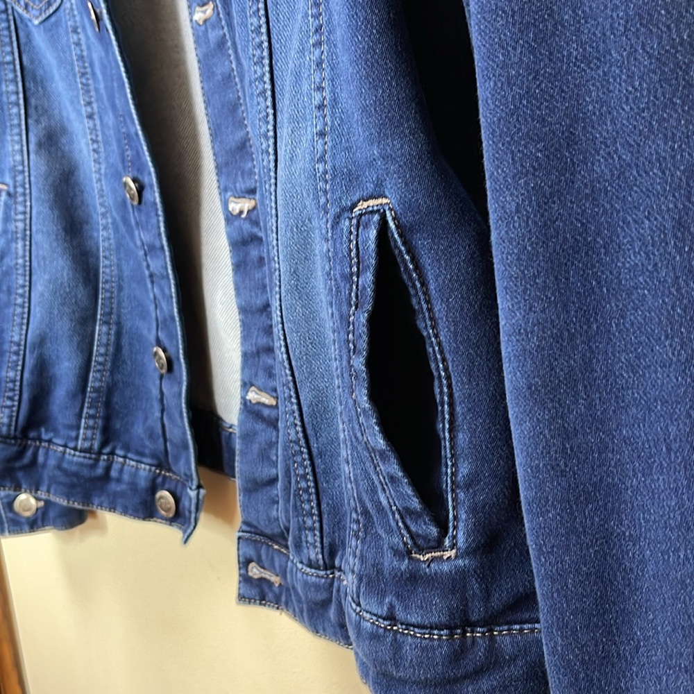 Women’s Lee Riders Denim Jean Jacket - Picture 4 of 12